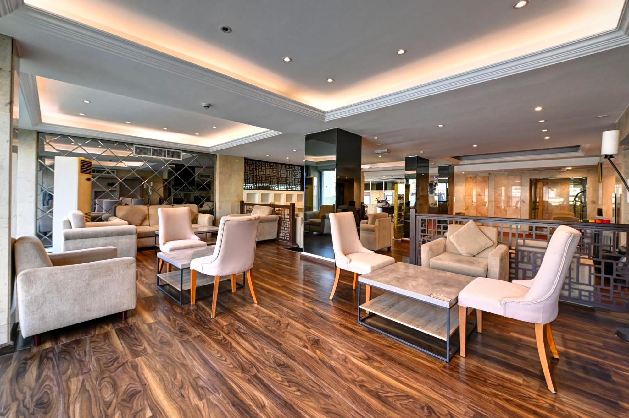 Hotel Al Bustan Flats Schardscha Exterior foto