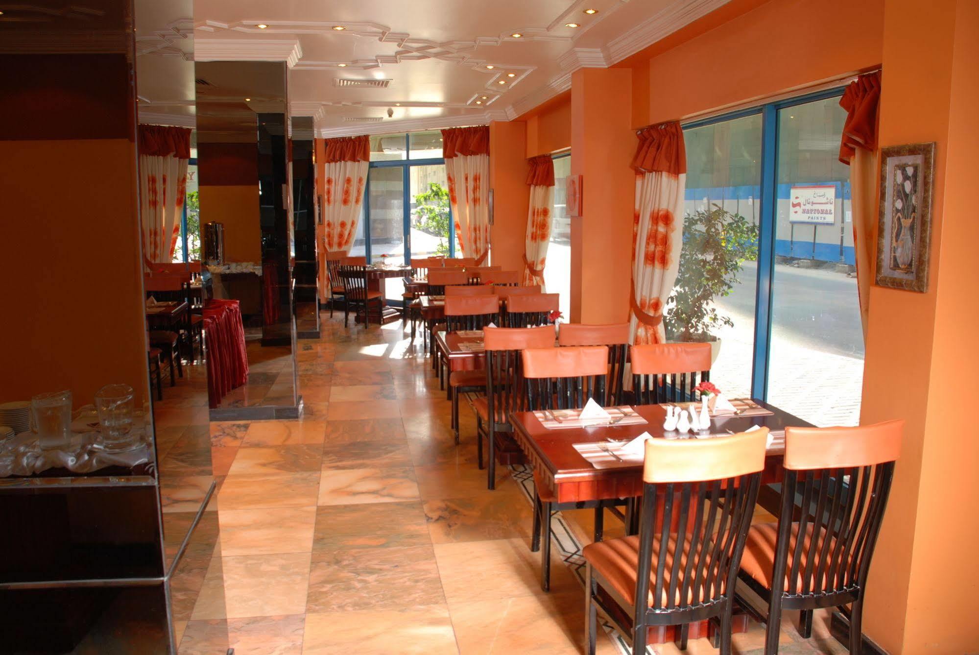 Hotel Al Bustan Flats Schardscha Exterior foto
