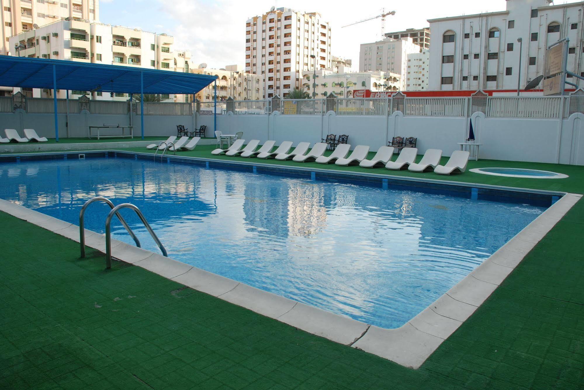 Hotel Al Bustan Flats Schardscha Exterior foto