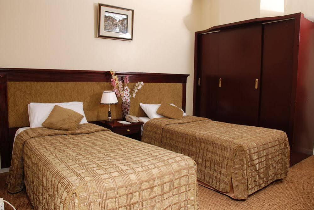 Hotel Al Bustan Flats Schardscha Exterior foto